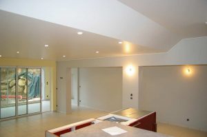 Conseils peinture: Comment repeindre son plafond?