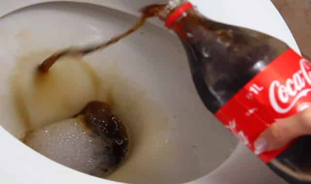 astuces de nettoyage - coca cola lave WC