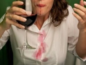 enlever une tâche de vin sur du coton