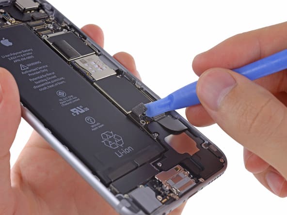 retirer la nappe de la batterie de l'iphone