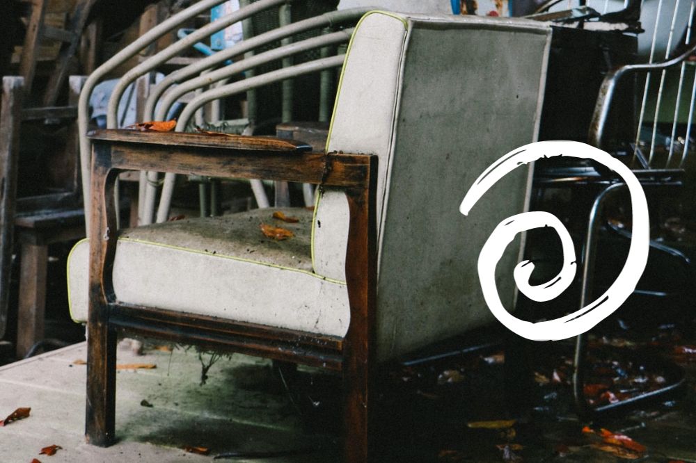 Les artistes qui redonnent une seconde vie à nos vieux meubles Les artistes qui redonnent une seconde vie à nos vieux meubles