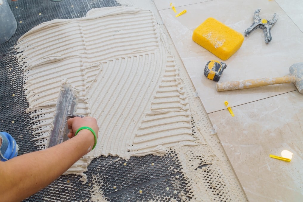 floor-tiles-installation-ceramic-tiles-and-tools-for-home-improvement-renovation_t20_VLnk11