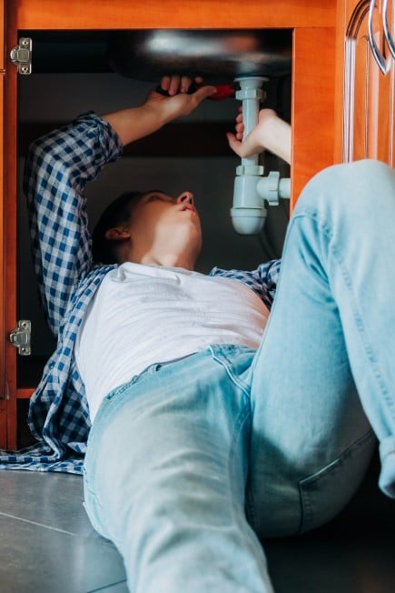 plomberie cuisine homme plomberie