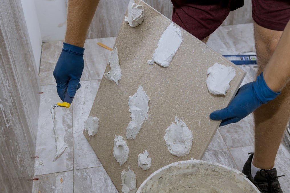 Comment enlever un carrelage mural sans le casser nos conseils
