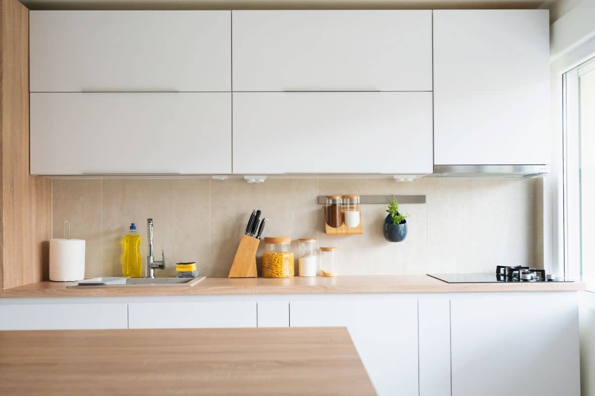 Cuisine blanche : nos idées d'aménagement facile et pas cher Cuisine blanche : nos idées d'aménagement facile et pas cher