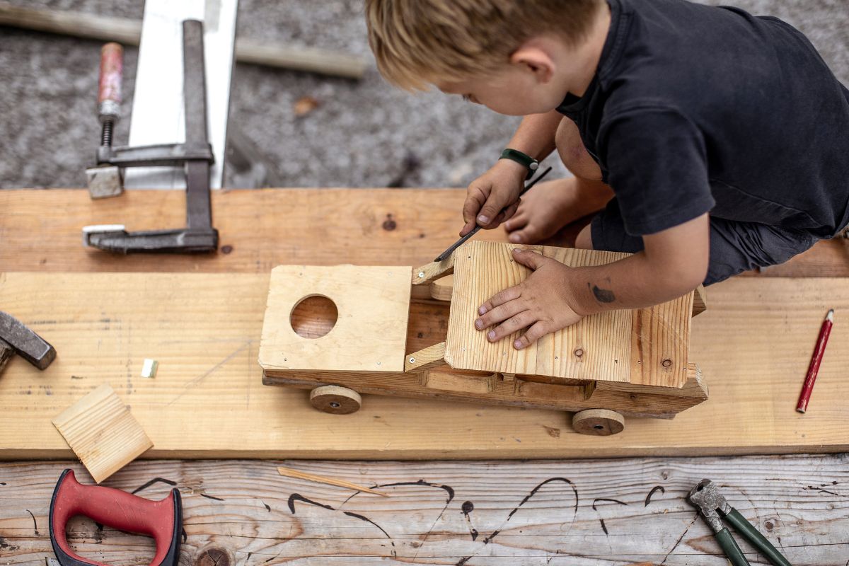 En panne d'inspi pour vos jeunes enfants ? Apprenez-leur le bricolage En panne d'inspi pour vos jeunes enfants ? Apprenez-leur le bricolage